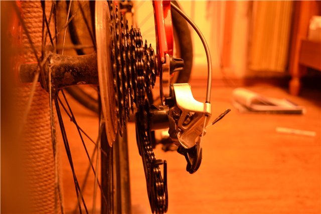 Фото как должен стоять петушок на велосипеде